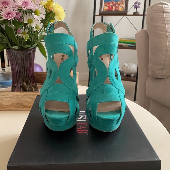 Seafoam Kena - Picture 2 of 5